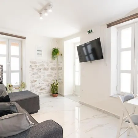 Syros Doublets